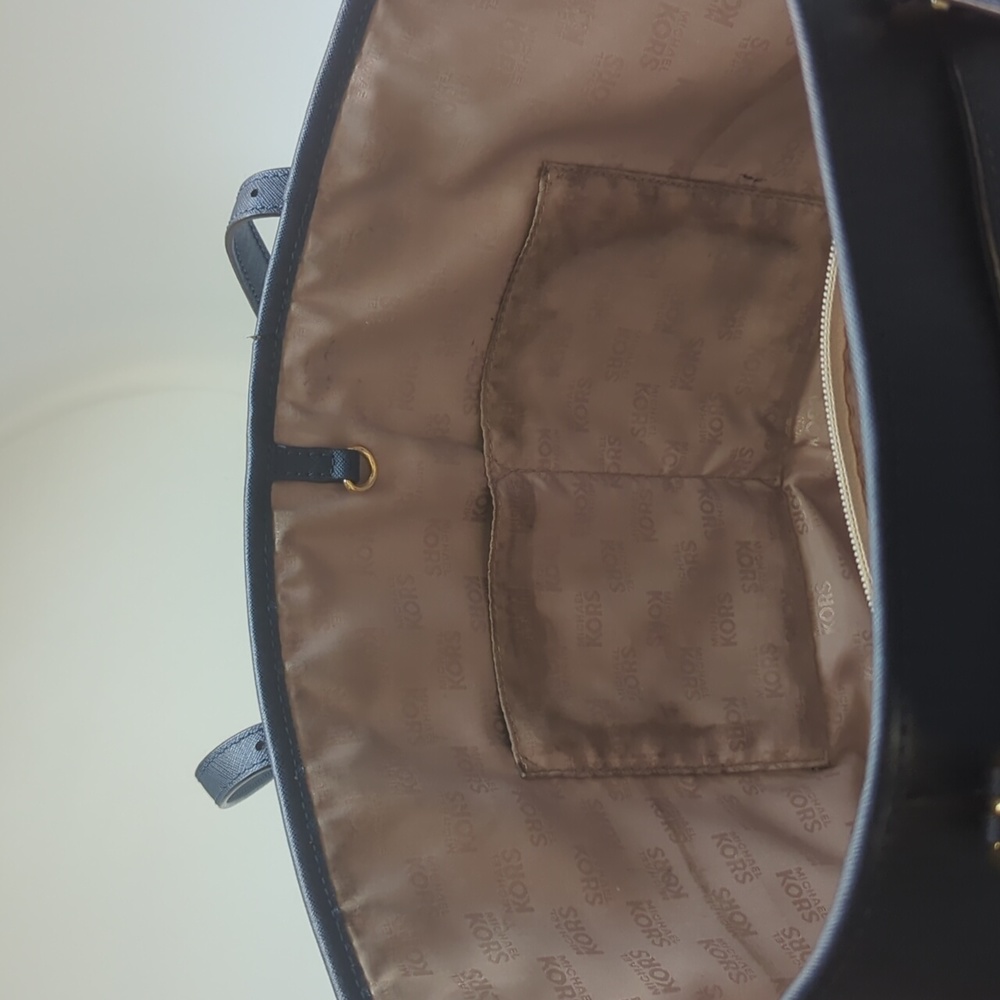 Michael Kors Jet Set Tote - Picture 8 of 12